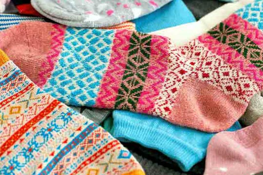 Nos especializamos en distribución y venta de calcetines al por mayor y al por menor.